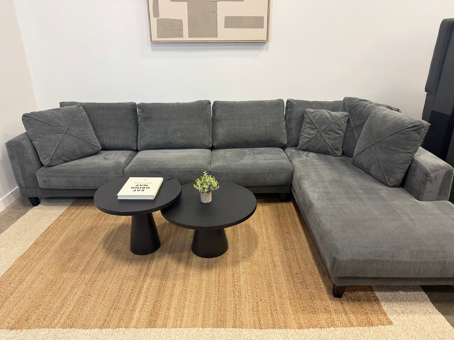 Pre-Owned Stylish Sectional with modular seat