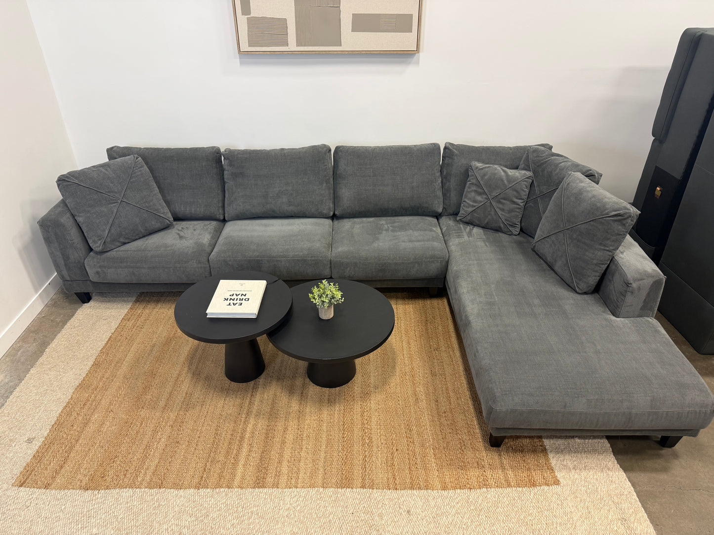 Pre-Owned Stylish Sectional with modular seat