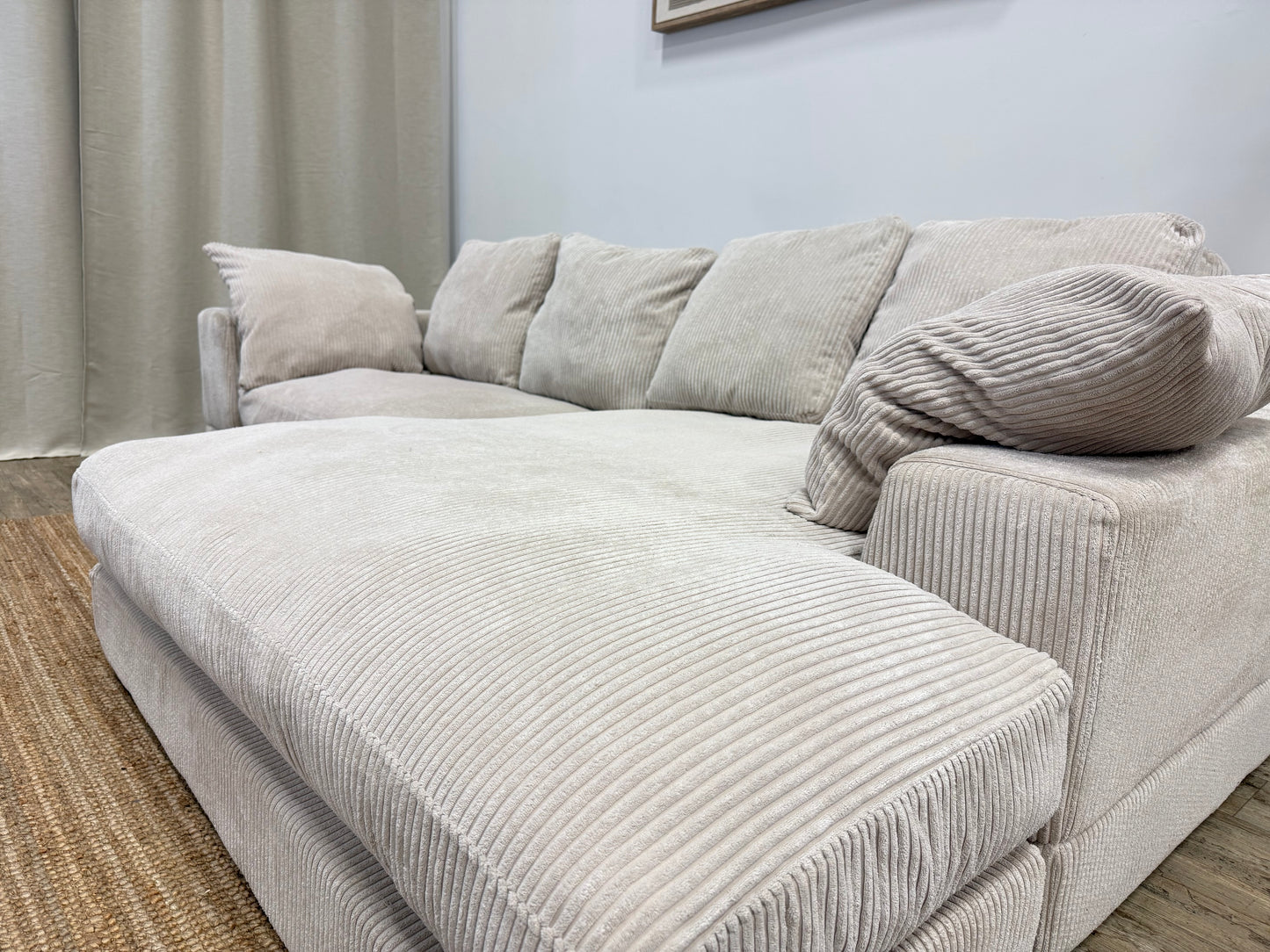 MOE’S Plunge Sectional – Cappuccino