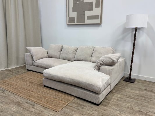 MOE’S Plunge Sectional – Cappuccino