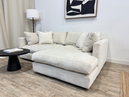 Pre-Owned Stylus Sectional – Architect Collection “Hazel”